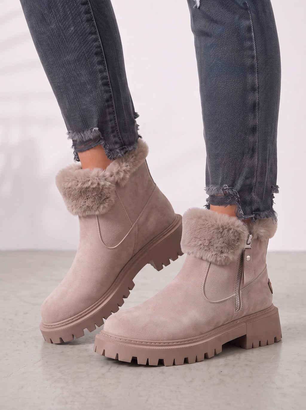 Treadelle Fur-Lined Ankle Boots – Chunky Platform Women Winter Faux Fur Suede Zip Boots