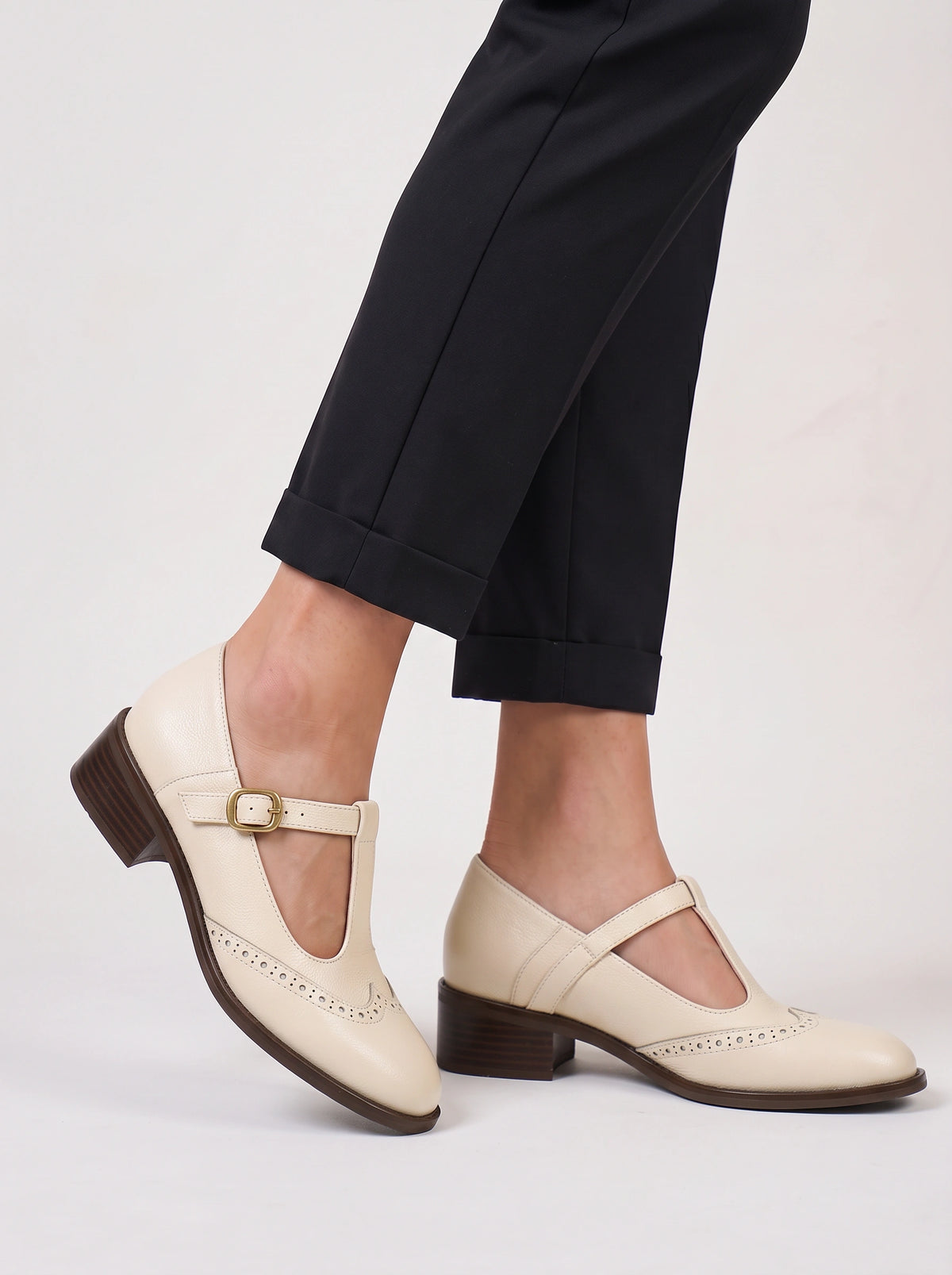 Brogwin Wingtip Mary Jane Shoes – T-Strap Low Heel Women Vintage Retro Office Smart Casual Brogue Shoes