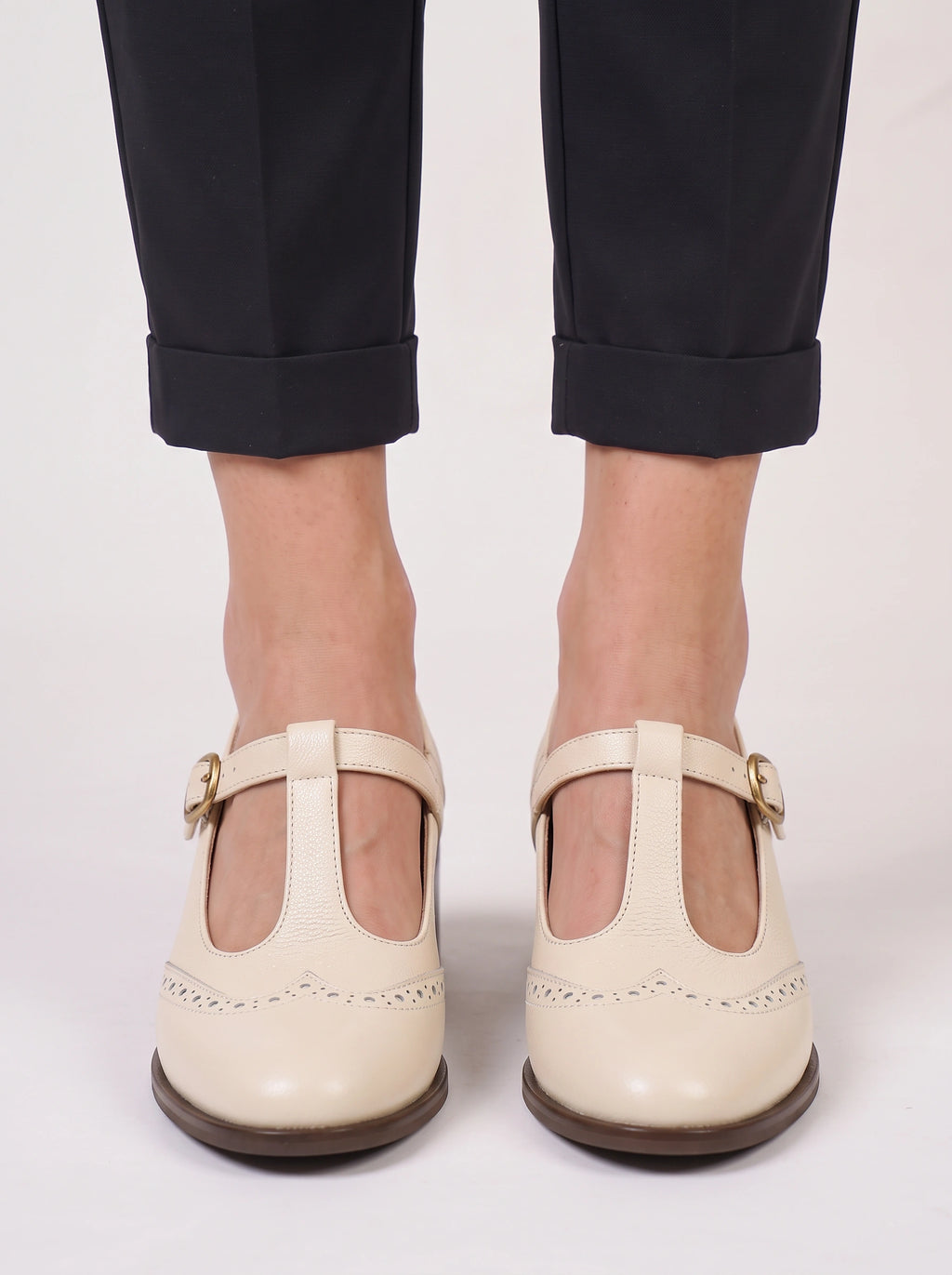 Brogwin Wingtip Mary Jane Shoes – T-Strap Low Heel Women Vintage Retro Office Smart Casual Brogue Shoes