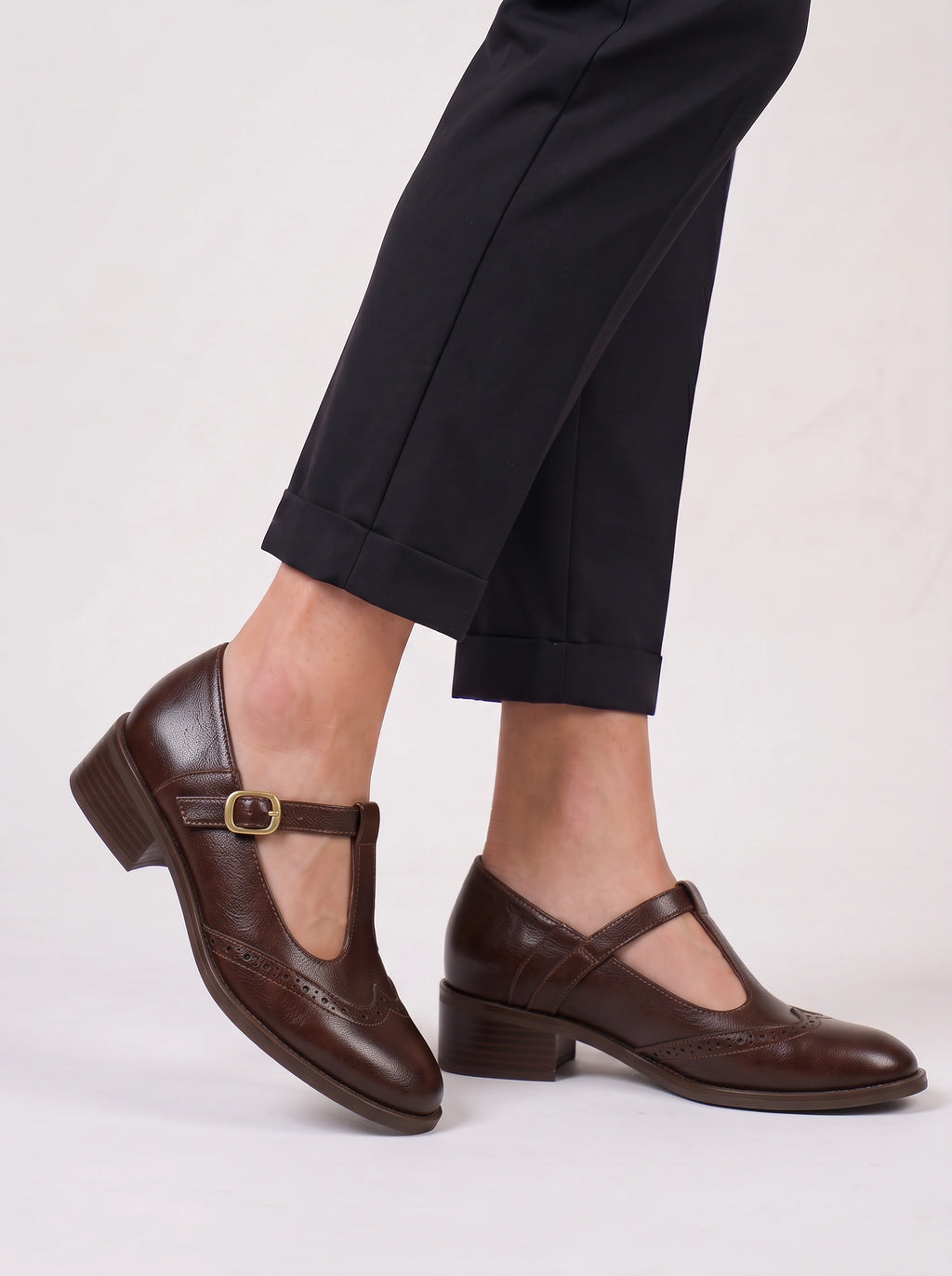 Brogwin Wingtip Mary Jane Shoes – T-Strap Low Heel Women Vintage Retro Office Smart Casual Brogue Shoes