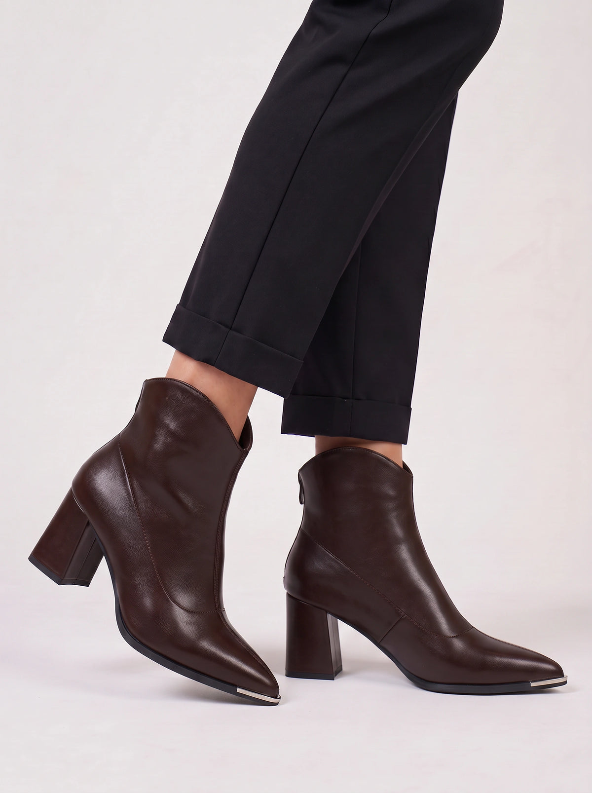 Mettora Leather Ankle Boots – Pointed Toe Heeled Women Ladies Black Ankle Boot Autumn Winter Retro
